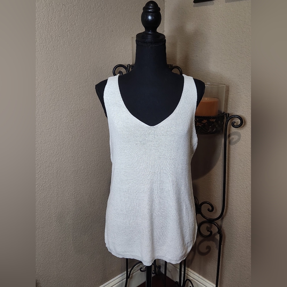 Tahari Ecru Lightweight Sweater Tank Top. Size Large. NWT